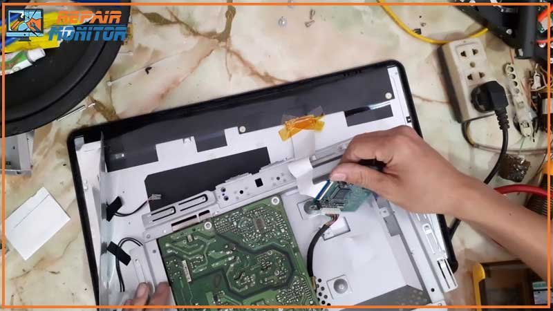 sua-chua-thay-nguon-man-hinh-hp-19-inch-1